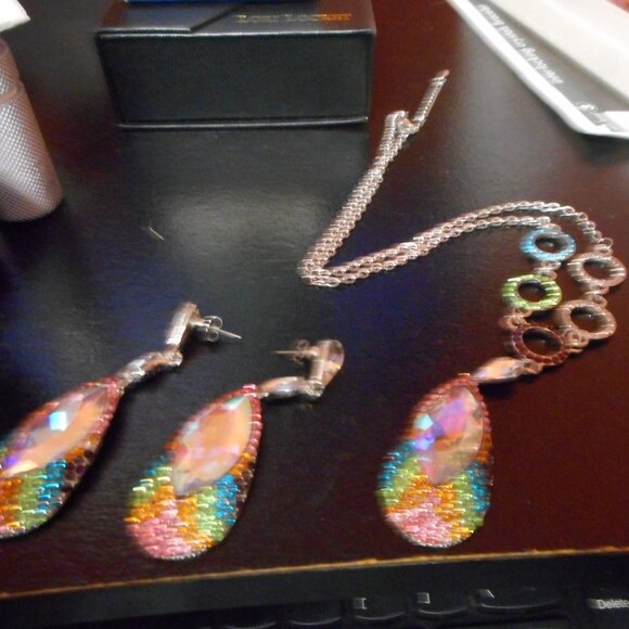 Beautiful necklace with earrings Jewelry Set - Picture 2 of 16